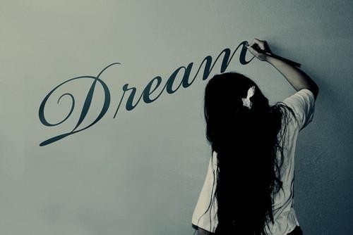 the-women-write-dream-on-the-wall